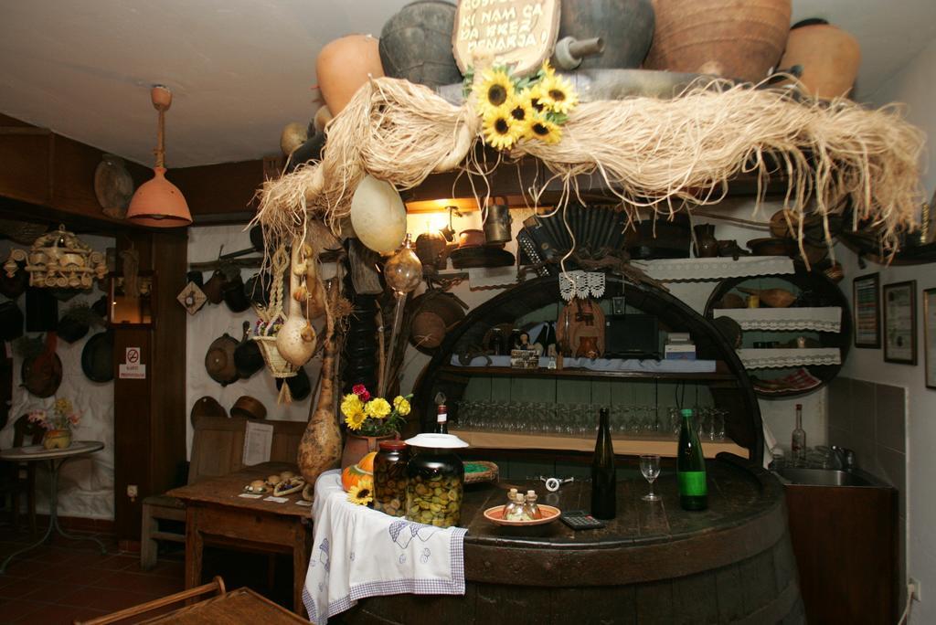 Farm Stay Frank Ozmec Wine And Glamping Estate Ljutomer Eksteriør billede